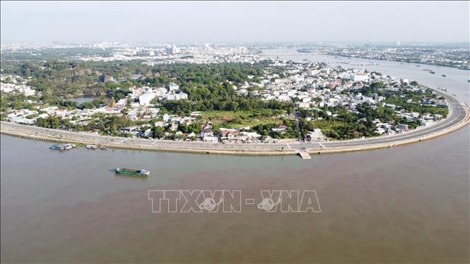 Tuyến đường 5 km tạo thành vòng cung ven sông, được tỉnh Đồng Nai đầu tư 2.000 tỷ đồng từ nguồn ngân sách, tạo điểm nhấn cho đô thị trung tâm tỉnh. Ảnh: Sỹ Tuyên - TTXVN