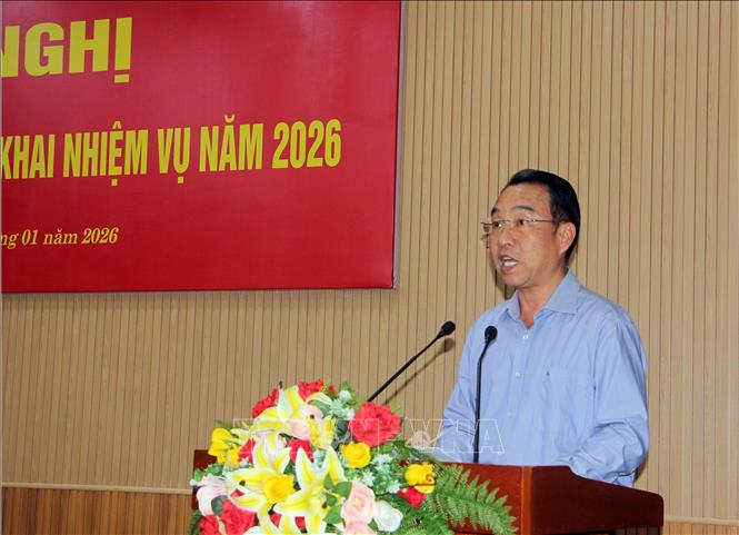 Ông Lữ Quang Ngời, Chủ tịch UBND tỉnh Cà Mau phát biểu tại hội nghị. Ảnh Trung Hiếu. TTXVN