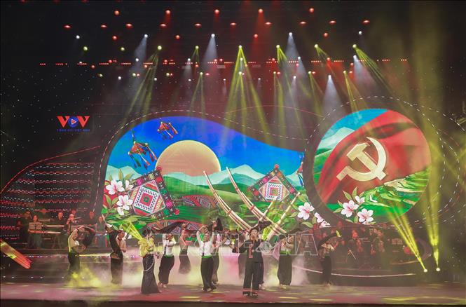 Chương II “Nhịp thời đại” mở ra không gian chuyển động, đổi mới với âm nhạc trẻ trung, hiện đại, vẫn đậm tinh thần Việt. Ảnh: Phan Phương - TTXVN