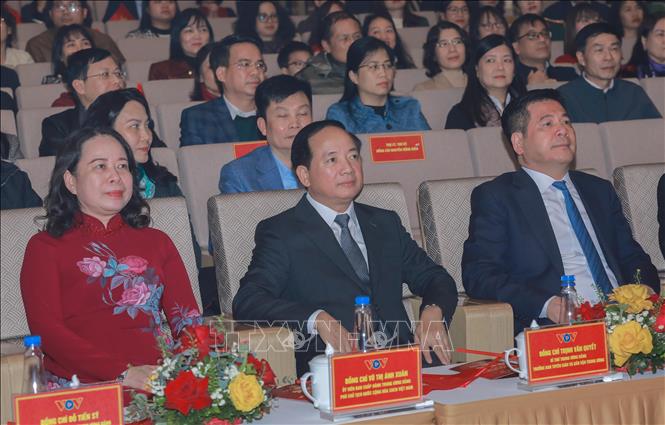 Các đại biểu dự chương trình nghệ thuật “Với Đảng vẹn toàn niềm tin yêu”. Ảnh: Phan Phương – TTXVN