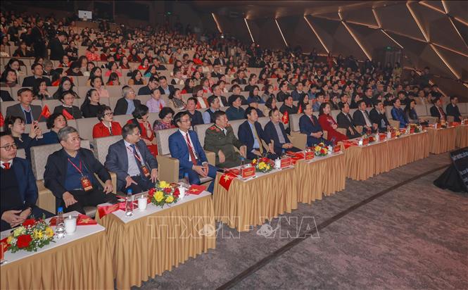 Các đại biểu dự chương trình nghệ thuật “Với Đảng vẹn toàn niềm tin yêu”. Ảnh: Phan Phương – TTXVN