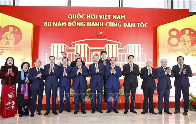 Tổng Bí thư Tô Lâm cùng các đồng chí lãnh đạo, nguyên lãnh đạo Đảng, Nhà nước dự Lễ kỷ niệm. Ảnh: Doãn Tấn - TTXVN