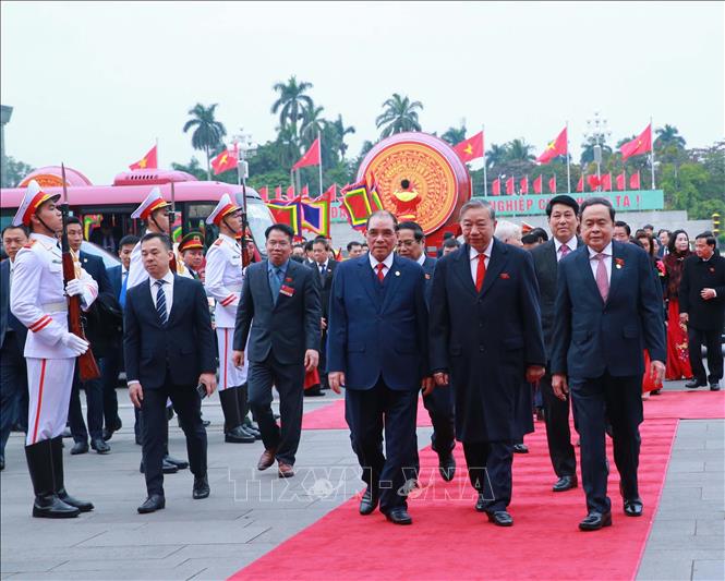 Tổng Bí thư Tô Lâm cùng các đồng chí lãnh đạo, nguyên lãnh đạo Đảng, Nhà nước đến dự lễ kỷ niệm. Ảnh: Trọng Đức - TTXVN