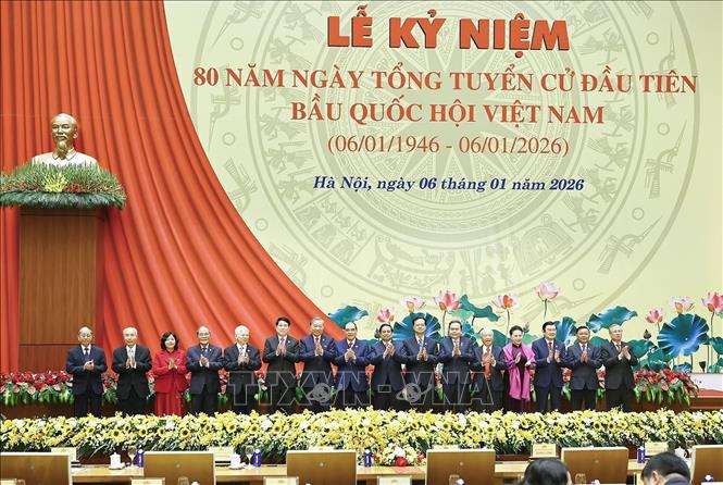 Tổng Bí thư Tô Lâm cùng các đồng chí lãnh đạo, nguyên lãnh đạo Đảng, Nhà nước dự Lễ kỷ niệm. Ảnh: Doãn Tấn - TTXVN