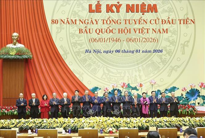 Tổng Bí thư Tô Lâm cùng các đồng chí lãnh đạo, nguyên lãnh đạo Đảng, Nhà nước dự Lễ kỷ niệm. Ảnh: Doãn Tấn - TTXVN