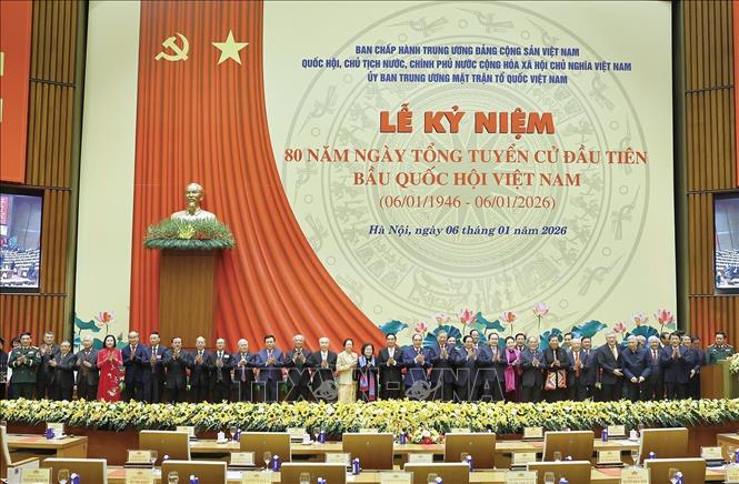 Tổng Bí thư Tô Lâm cùng các đồng chí lãnh đạo, nguyên lãnh đạo Đảng, Nhà nước dự Lễ kỷ niệm. Ảnh: Doãn Tấn - TTXVN