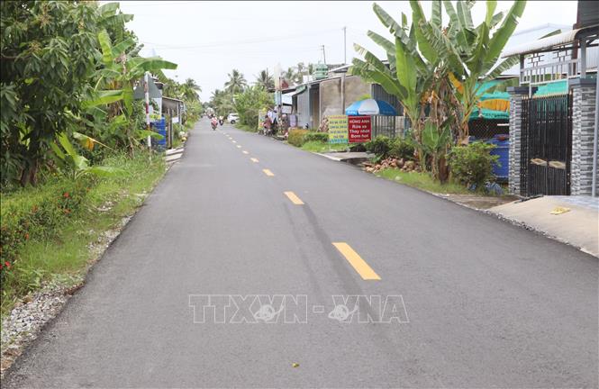 Quốc lộ 63 được nâng cấp sửa chữa, góp phần thuận lợi trong giao thương hàng hóa. Ảnh: Tuấn Phi - TTXVN