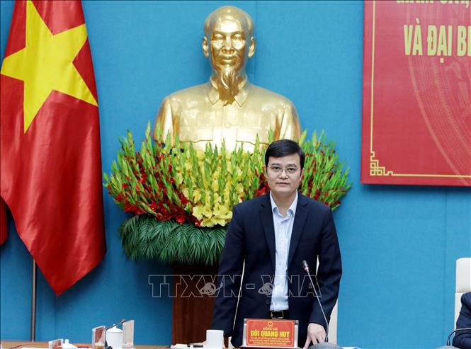 Đồng chí Bùi Quang Huy phát biểu chỉ đạo tại buổi làm việc. Ảnh: Tạ Toàn – TTXVN 