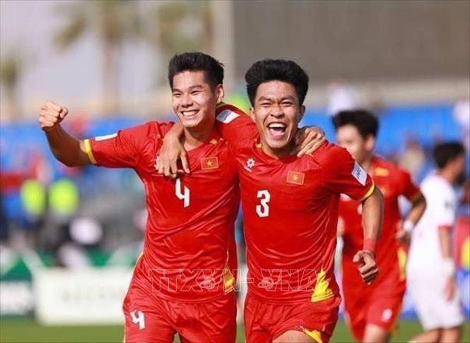 Trung vệ Hiểu Minh ghi bàn nâng tỷ số 2-0 cho U23 Việt Nam. Ảnh: Nguồn AFC TTXVN phát