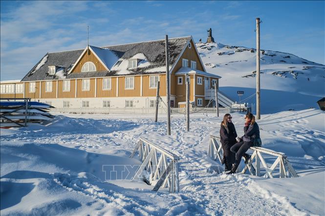 Người dân tại thành phố Nuuk, Greenland. Ảnh: THX/TTXVN