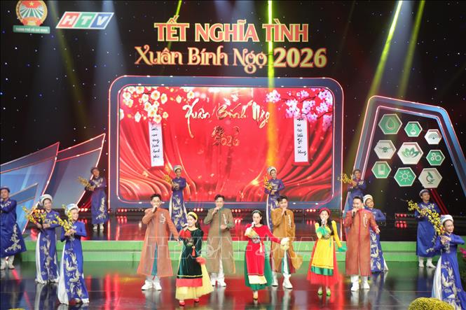 Ca khúc “Xuân quê tôi” do nhóm Mắt Ngọc và nhóm 135 trình bày. Ảnh: Thu Hương - TTXVN