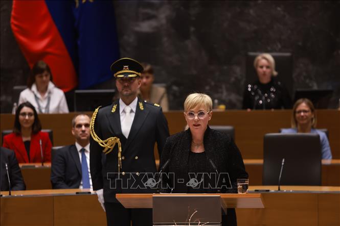 (Tư liệu) Tổng thống Slovenia Natasa Pirc Musar phát biểu trước Quốc hội, tại Ljubljana. Ảnh: THX/TTXVN