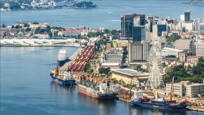 Quang cảnh cảng hàng hóa ở Rio de Janeiro, Brazil. Ảnh: THX/TTXVN