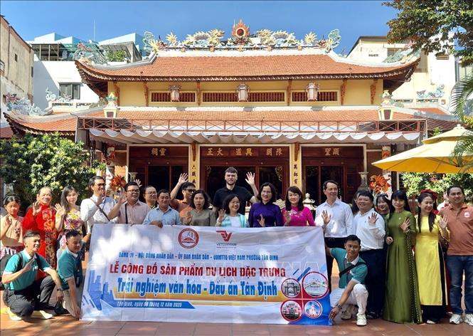Tourists experience spiritual tours in HCM City. VNA Photo: Mỹ Phương