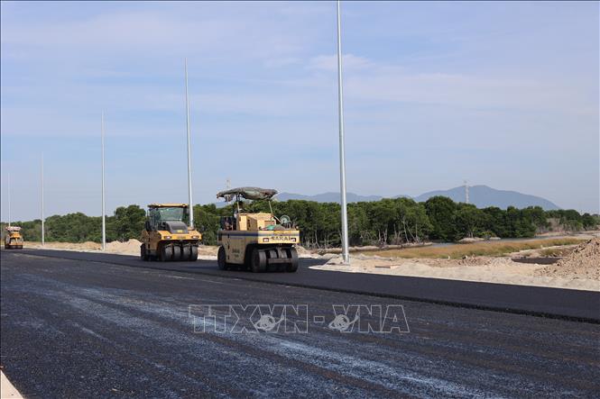 The 77km Vung Tau-Binh Thuan coastal road is expected to be completed by the end of 2026. VNA Photo: Hoàng Nhị
