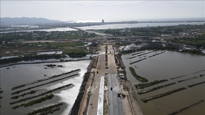The 77km Vung Tau-Binh Thuan coastal road is expected to be completed by the end of 2026. VNA Photo: Hoàng Nhị