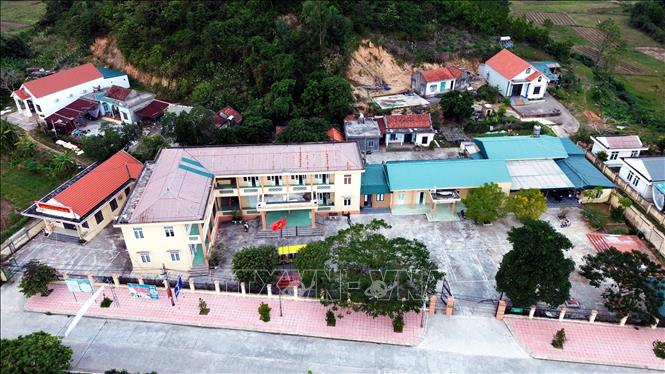 Khu hành chính của xã đảo Cái Chiên. Ảnh: Đức Hiếu - TTXVN