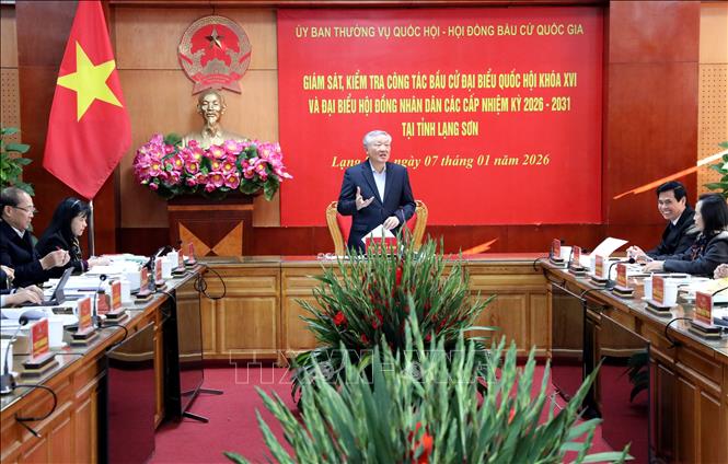 Phó Thủ tướng Thường trực Nguyễn Hòa Bình phát biểu tại buổi làm việc. Ảnh: Văn Đạt - TTXVN