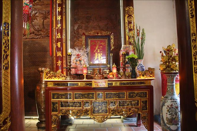 Hai bên điện chính là nơi thờ tả ban, hữu ban. Ảnh: Nguyễn Hằng - TTXVN