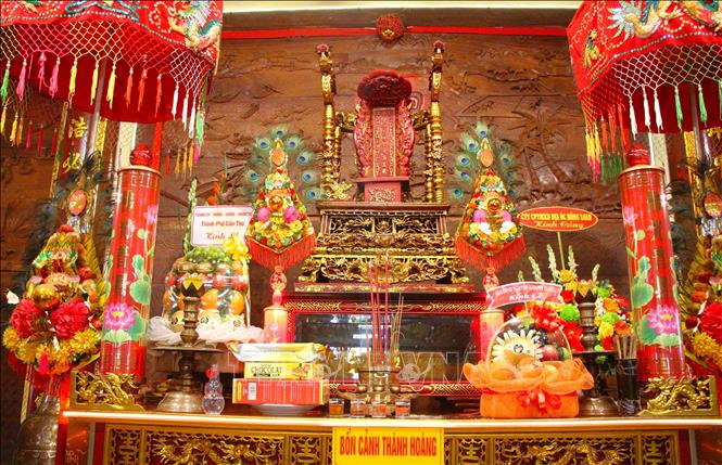 Nơi thờ Bổn cảnh Thành Hoàng trang nghiêm ở giữa điện thờ chính. Ảnh: Nguyễn Hằng – TTXVN