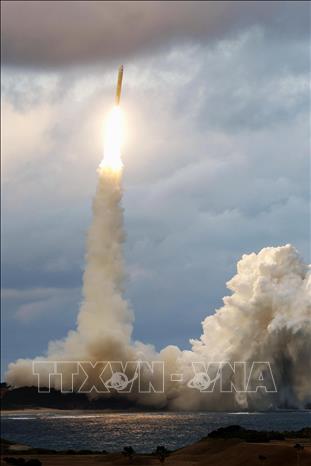 Tên lửa H3 rời bệ phóng tại Trung tâm Vũ trụ Tanegashima ở tỉnh Kagoshima, Tây Nam Nhật Bản, ngày 2/2/2025. Ảnh: Kyodo/TTXVN