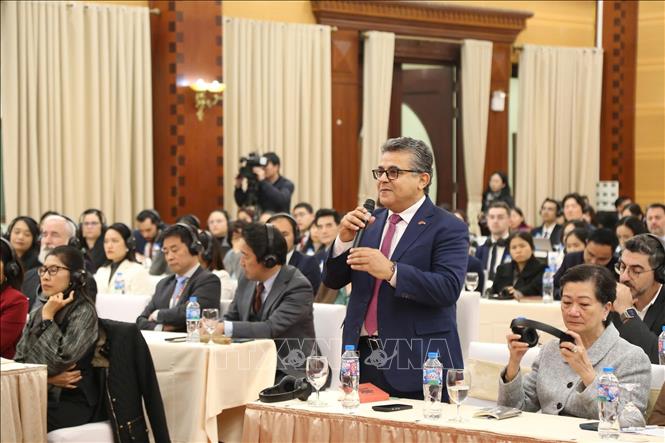 Đại sứ Palestine tại Việt Nam, Trưởng Đoàn ngoại giao tại Việt Nam Saadi Salama phát biểu tại buổi thông báo. Ảnh: Việt Đức - TTXVN