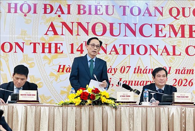 Bí thư Trung ương Đảng, Bộ trưởng Bộ Ngoại giao Lê Hoài Trung thông báo về Đại hội đại biểu toàn quốc của Đảng lần thứ XIV. Ảnh: Việt Đức – TTXVN