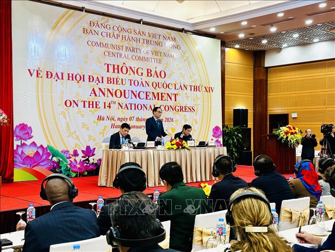 Bí thư Trung ương Đảng, Bộ trưởng Bộ Ngoại giao Lê Hoài Trung thông báo về Đại hội đại biểu toàn quốc của Đảng lần thứ XIV. Ảnh: Việt Đức – TTXVN