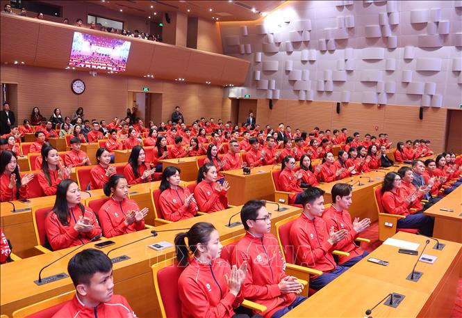 Huấn luyện viên, vận động viên thành phố Hà Nội đạt thành tích xuất sắc tại Đại hội thể thao Đông Nam Á lần thứ 33 dự buổi lễ. Ảnh: Văn Điệp – TTXVN