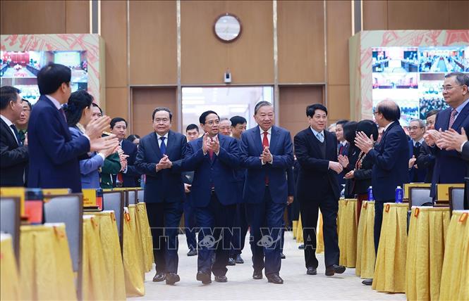 Thủ tướng Phạm Minh Chính đón Tổng Bí thư Tô Lâm; Chủ tịch nước Lương Cường; Chủ tịch Quốc hội Trần Thanh Mẫn đến dự hội nghị. Ảnh: Dương Giang-TTXVN 
