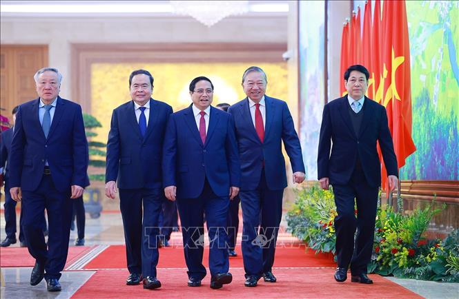 Thủ tướng Phạm Minh Chính đón Tổng Bí thư Tô Lâm; Chủ tịch nước Lương Cường; Chủ tịch Quốc hội Trần Thanh Mẫn đến dự hội nghị. Ảnh: Dương Giang-TTXVN 
