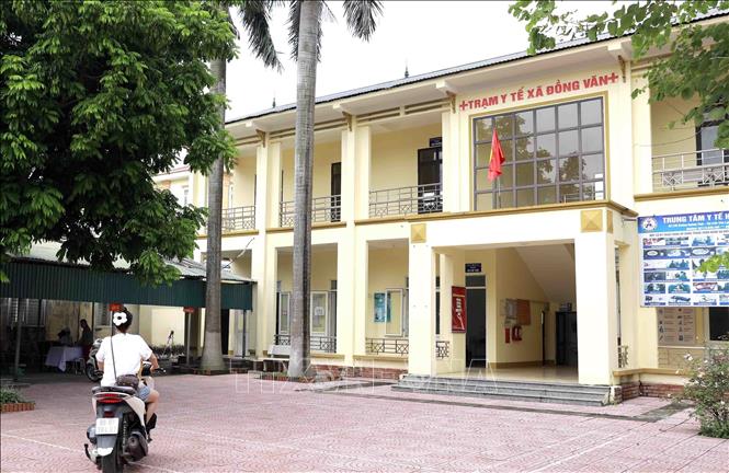 Locals in Phu Tho province now are able to receive reimbursement of medical examination and treatment costs under health insurance at their localities' health stations. VNA Photo: Hoàng Hùng