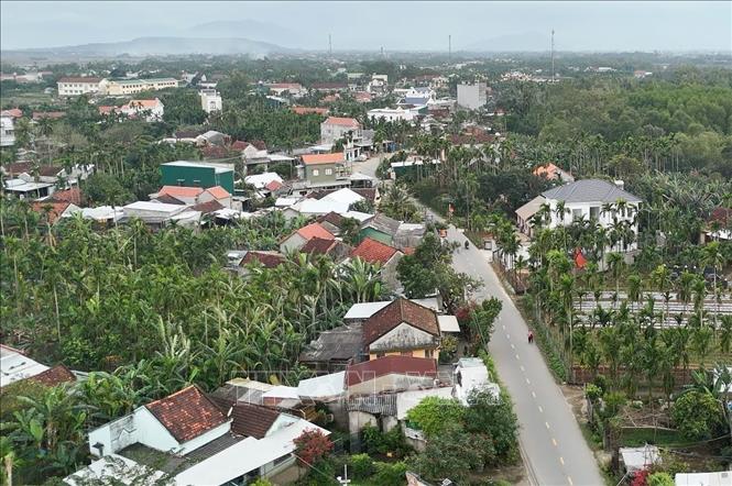 Nhiều tuyến đường liên thôn ở xã Long Phụng đã được gia cố, đảm bảo đi lại cho người dân. Ảnh: Hải Âu - TTXVN