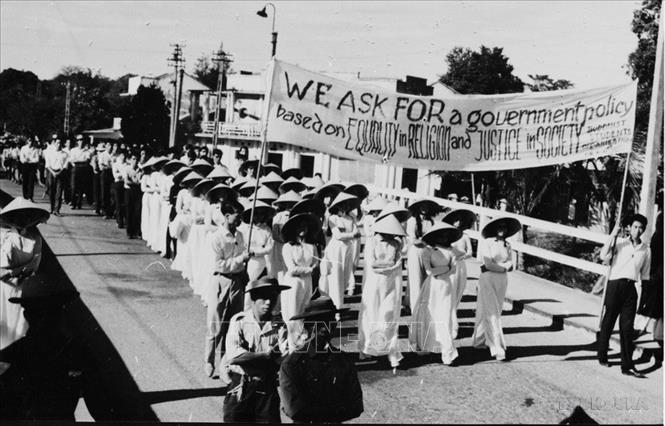Đoàn biểu tình của sinh viên tại Huế (5/1963). Ảnh: Tư liệu TTXVN