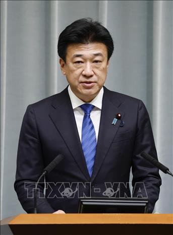 Chánh Văn phòng Nội các Nhật Bản Minoru Kihara phát biểu tại Tokyo. Ảnh: Kyodo/TTXVN