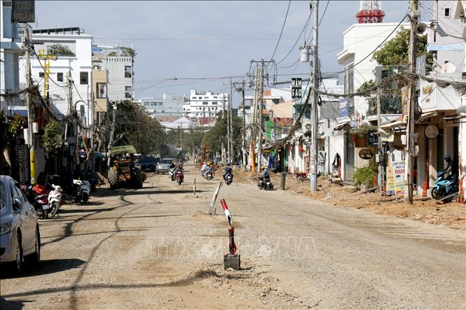 Dự án nâng cấp đường Thủ Khoa Huân được đẩy nhanh tiến độ, dự kiến hoàn thành trước Tết Nguyên đán Bính Ngọ 2026. Ảnh: Nguyễn Thanh - TTXVN