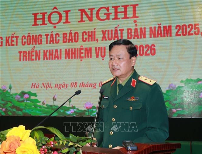 Trung tướng Nguyễn Văn Đức, Cục trưởng Cục Tuyên huấn trình bày báo cáo. Ảnh: Trọng Đức - TTXVN