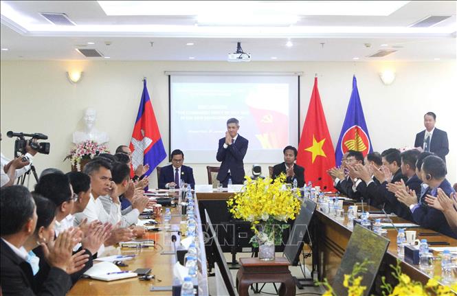 Quang cảnh tọa đàm. Ảnh: Hoàng Minh - PV TTXVN tại Campuchia