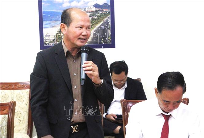 Các đại biểu Campuchia đặt câu hỏi với các diễn giả tại tọa đàm. Ảnh: Hoàng Minh - PV TTXVN tại Campuchia