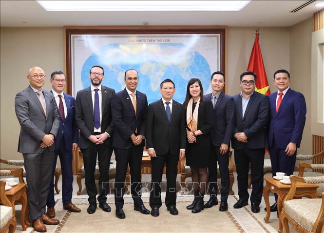 Phó Thủ tướng Hồ Đức Phớc với các đại biểu. Ảnh: An Đăng - TTXVN
