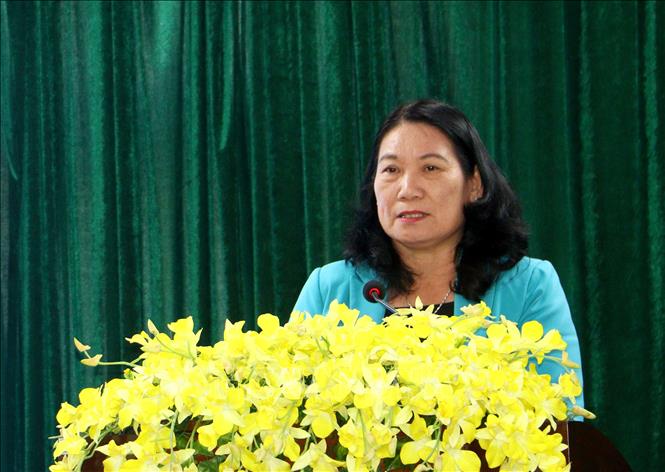 Bà Nguyễn Thị Bé Mười, Phó Chủ tịch Ủy ban nhân dân tỉnh Vĩnh Long phát biểu tại hội nghị. Ảnh: Lê Thúy Hằng – TTXVN.