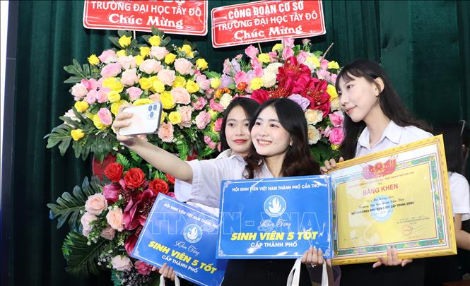 Sinh viên đạt danh hiệu 