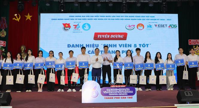 Sinh viên đạt danh hiệu 