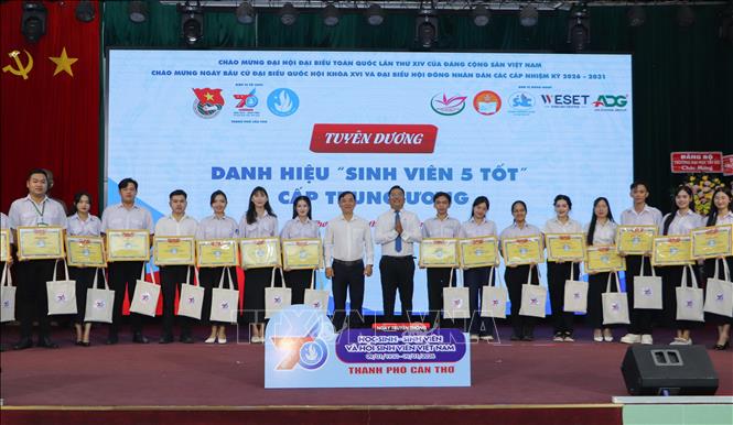  Sinh viên đạt danh hiệu 