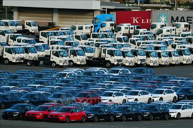 Ô tô chờ xuất khẩu tại cảng ở Yokohama, Nhật Bản. Ảnh: THX/TTXVN