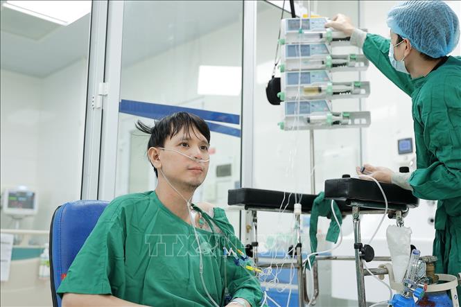 Sau phẫu thuật ghép phổi, người bệnh được theo dõi, chăm sóc và phục hồi toàn diện theo phác đồ chuyên sâu của Bệnh viện Phổi Trung ương. Ảnh: Minh Quyết – TTXVN