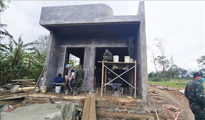 Armed forces are mobilised to help residents rebuild homes and quickly stabilise their lives. VNA/Photo by courtesy