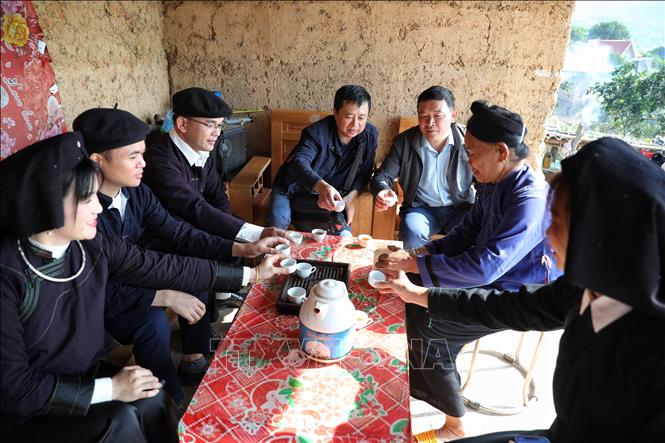 Người dân ở bản Bắc Hoa luôn hiếu khách. Ảnh: Danh Lam -TTXVN 