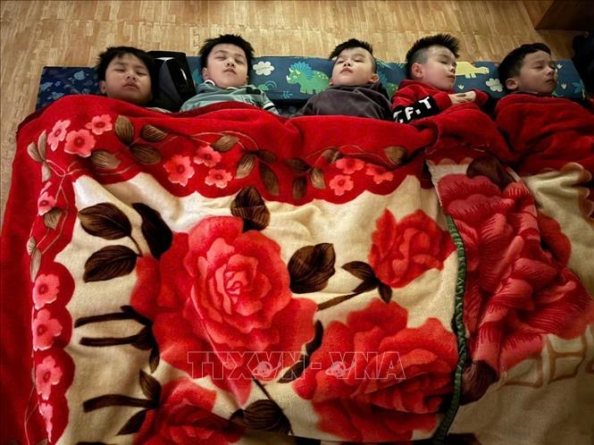 Giờ ngủ trưa của học sinh Trường Mầm non Quan Hoa (phường Nghĩa Đô, Hà Nội). Ảnh: Nguyễn Cúc-TTXVN