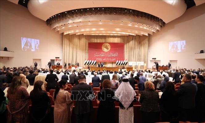 Quốc hội Iraq (ảnh) đến nay vẫn chưa thể bầu được Tổng thống mới do bất đồng sâu sắc trong cộng đồng người Kurd, khi các đảng phái chính trị ở Khu tự trị người Kurd tại Iraq đã đề cử nhiều hơn 1 ứng cử viên cho chức vụ Tổng thống. Ảnh: THX/TTXVN